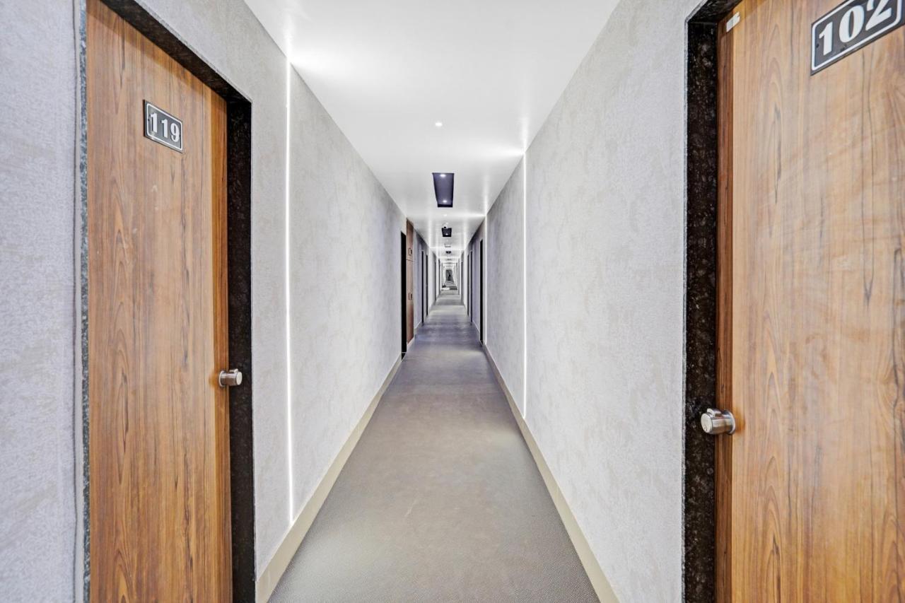 Collection O 83775 Hotel 4King Surat Exterior foto