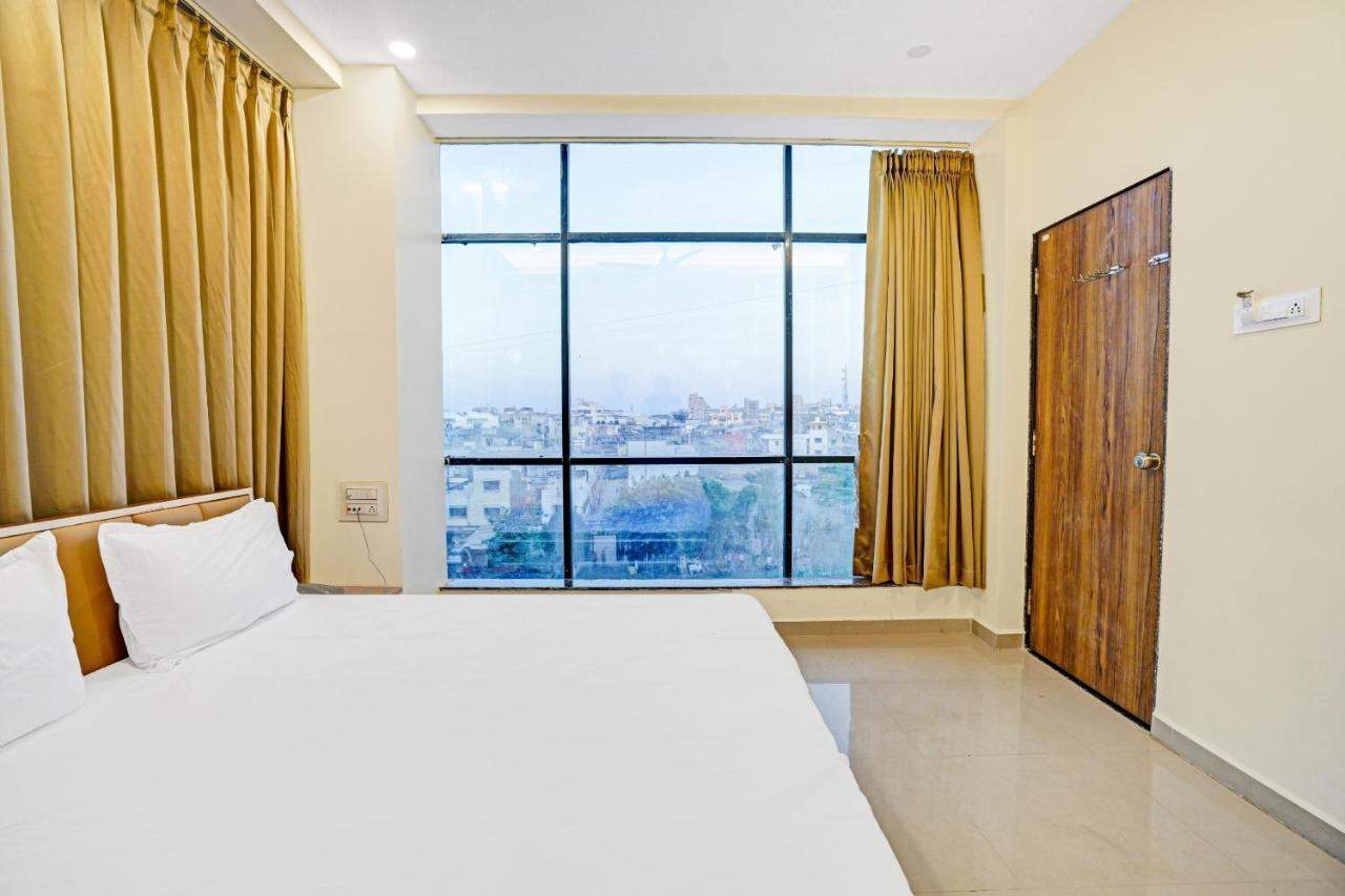 Collection O 83775 Hotel 4King Surat Exterior foto