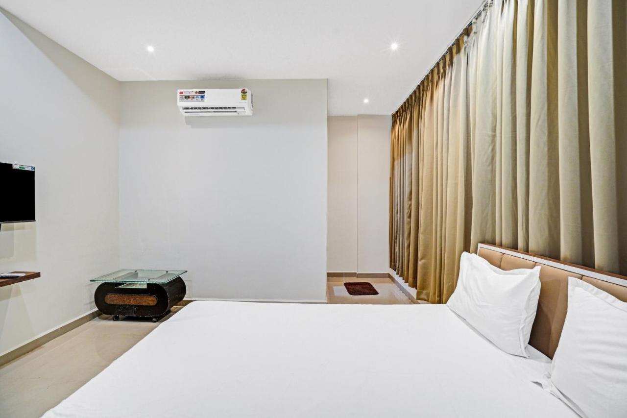 Collection O 83775 Hotel 4King Surat Exterior foto