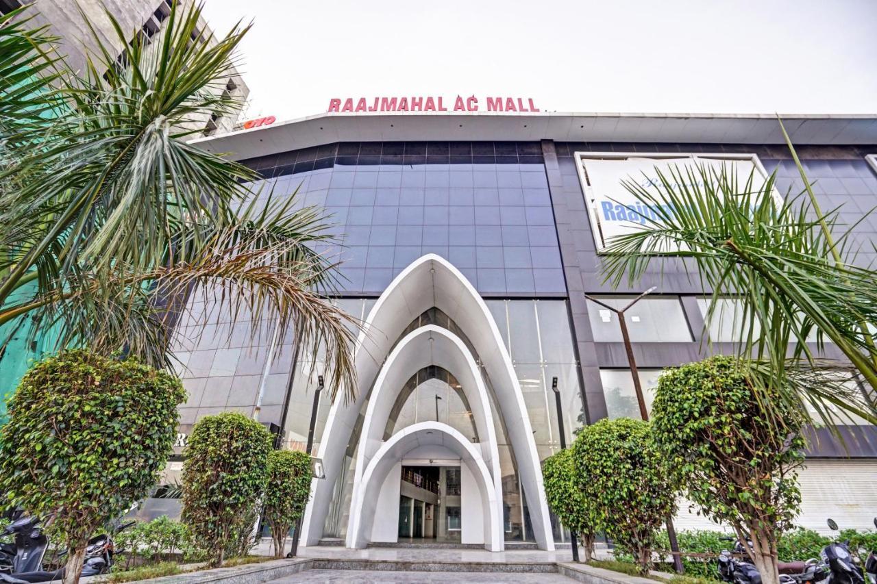 Collection O 83775 Hotel 4King Surat Exterior foto