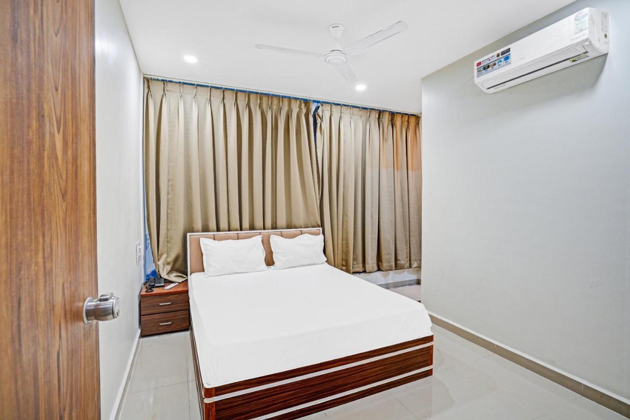 Collection O 83775 Hotel 4King Surat Exterior foto