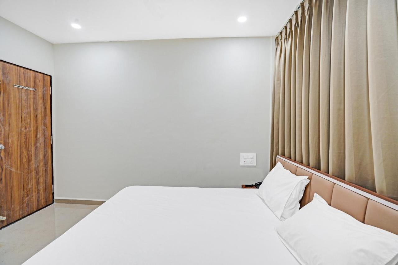 Collection O 83775 Hotel 4King Surat Exterior foto