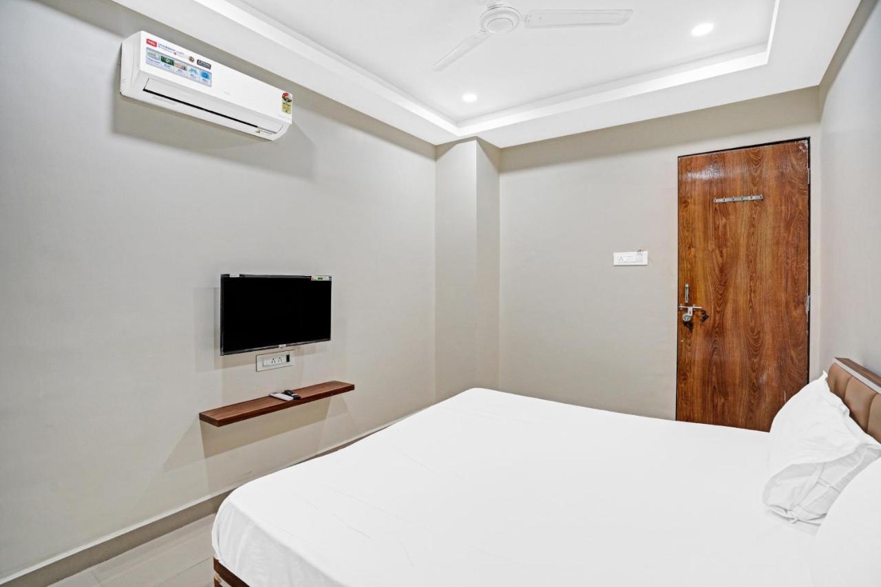 Collection O 83775 Hotel 4King Surat Exterior foto