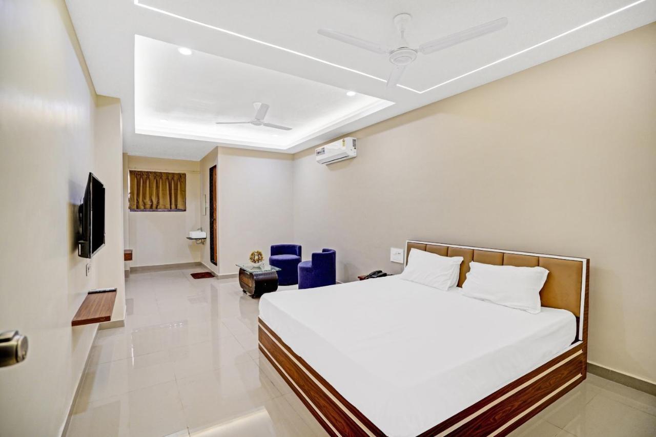 Collection O 83775 Hotel 4King Surat Exterior foto
