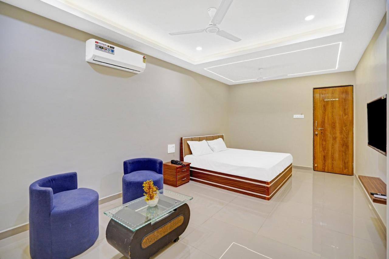 Collection O 83775 Hotel 4King Surat Exterior foto