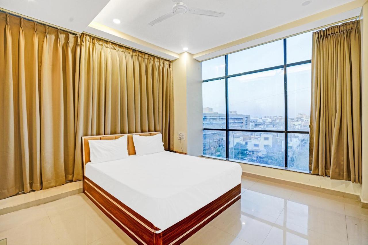 Collection O 83775 Hotel 4King Surat Exterior foto