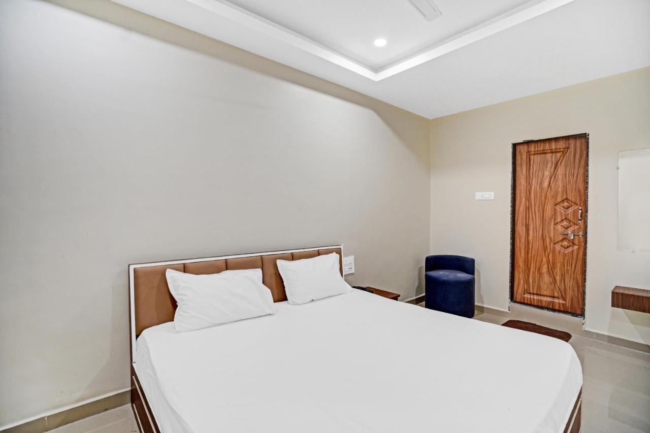 Collection O 83775 Hotel 4King Surat Exterior foto