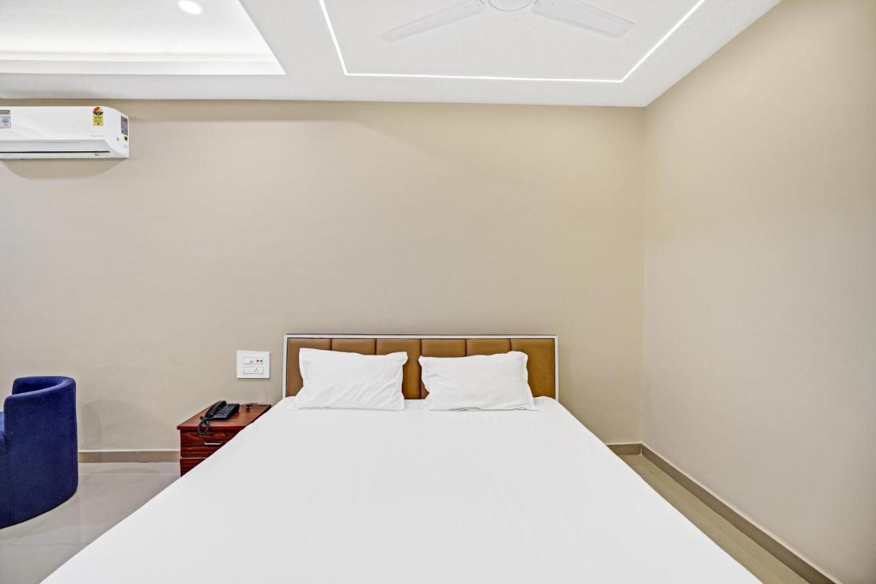 Collection O 83775 Hotel 4King Surat Exterior foto